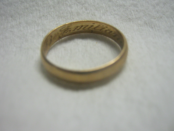 "Emiliano 28-1-1953" was written inside this ring that was found with #JaneDoe in #Milwaukee in 1974.